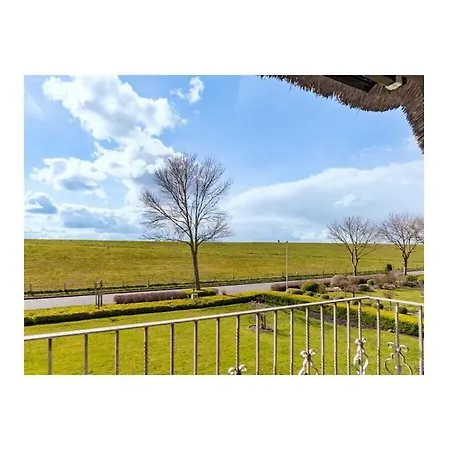 Dream Under A Thatched Roof Tatil Evi Brunsbuttel